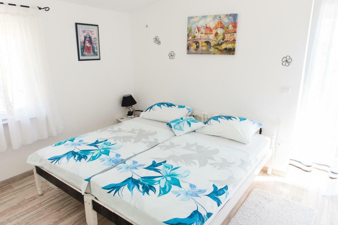 Apartment Ella Рогозница Екстериор снимка