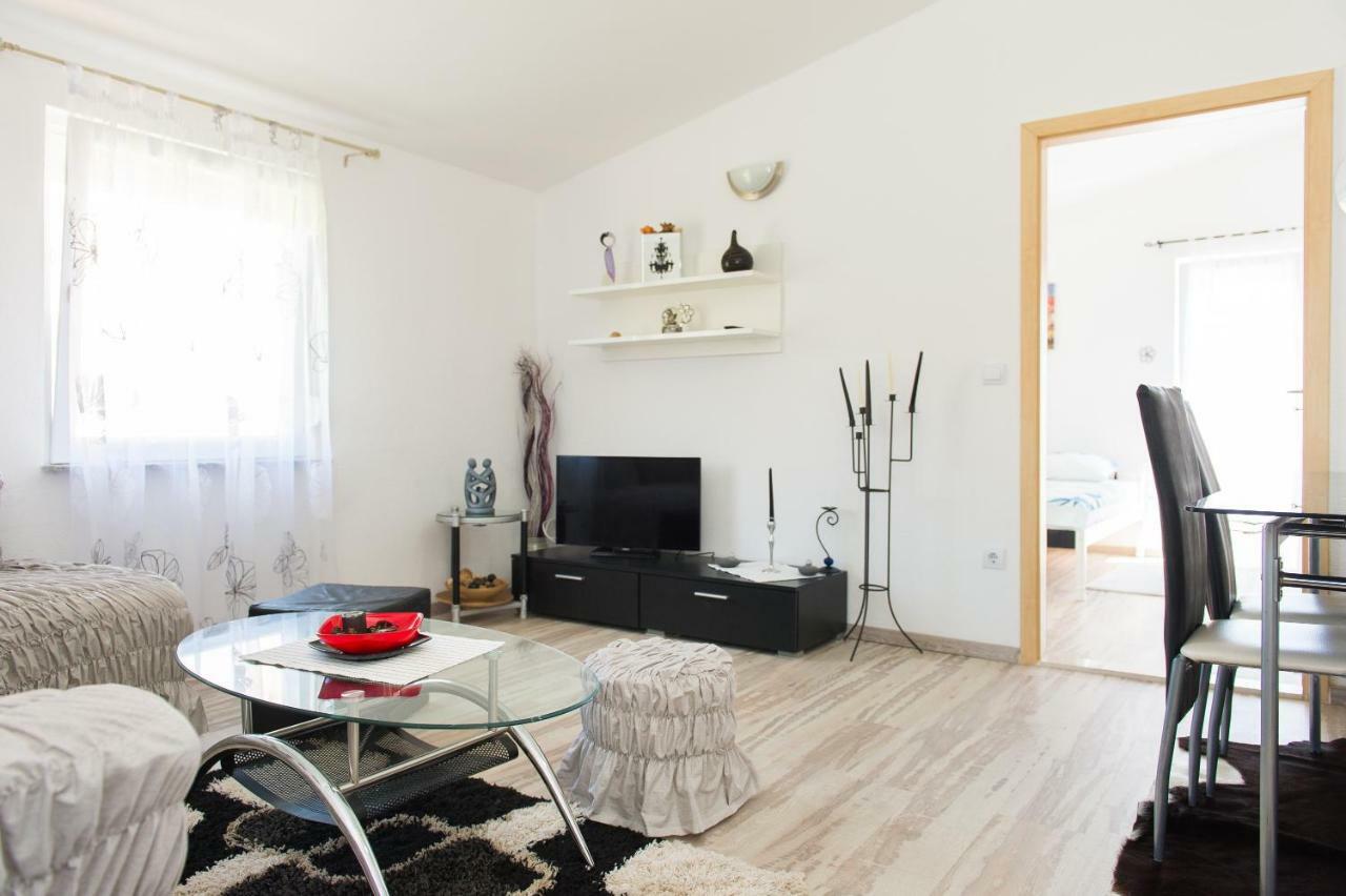 Apartment Ella Рогозница Екстериор снимка
